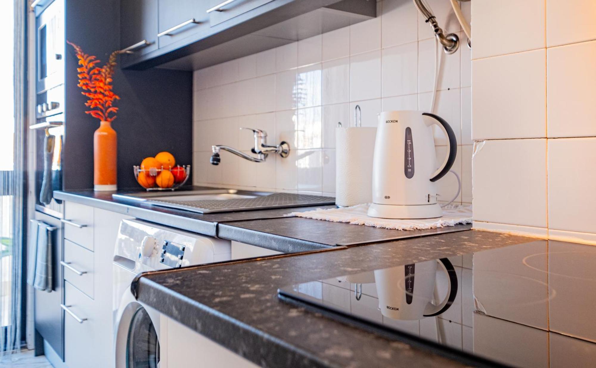 Perfect Location New Apartment *