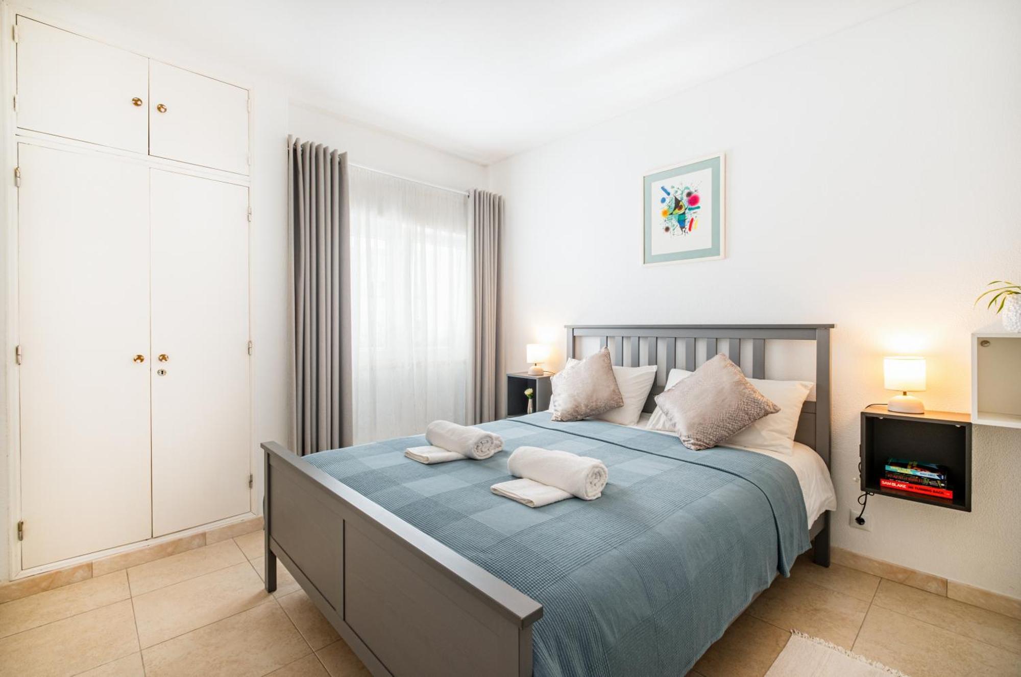 Perfect Location New Apartment *