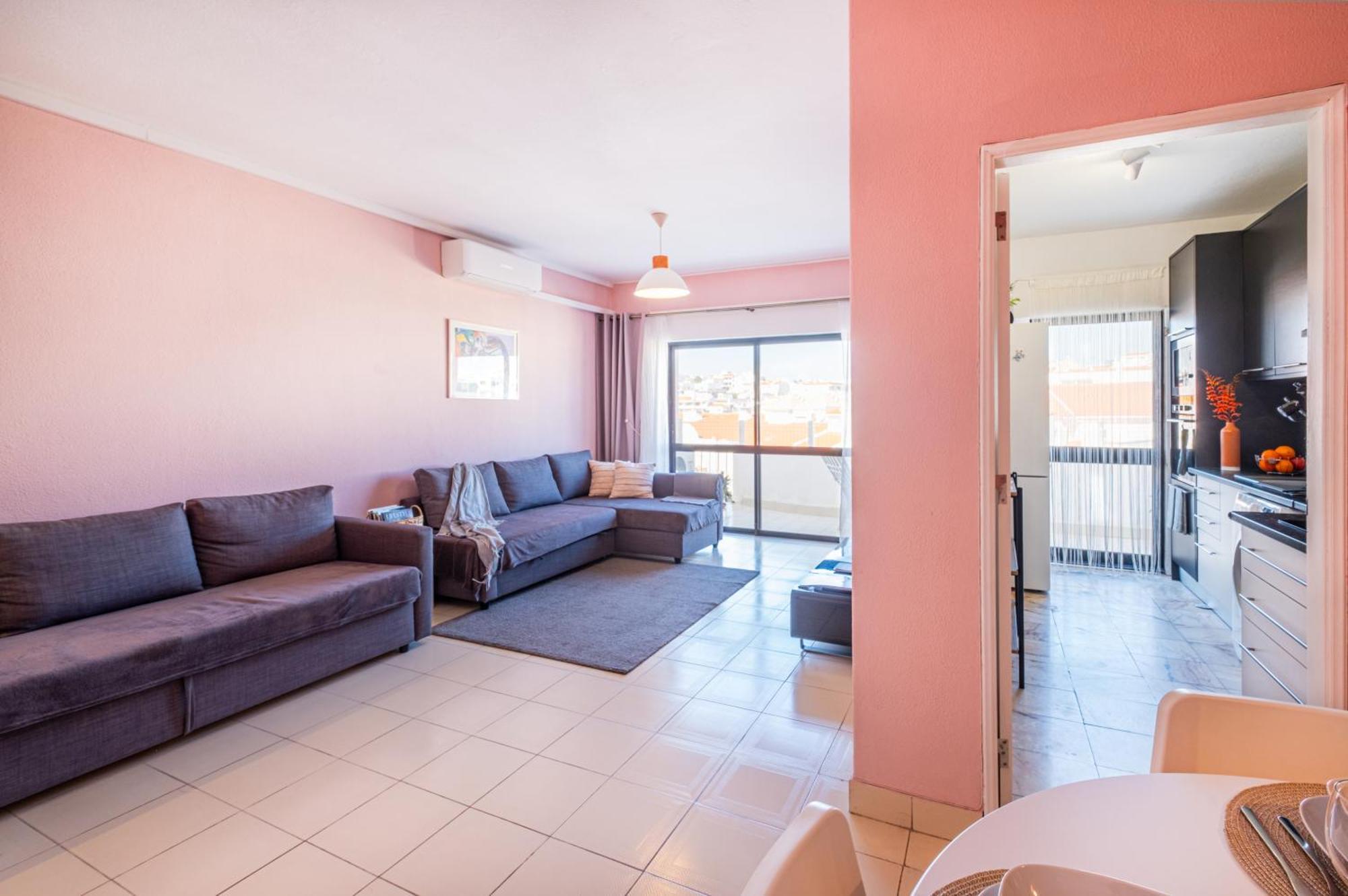 Perfect Location New *